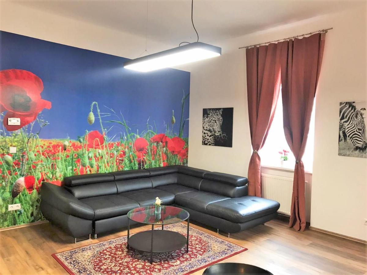 Studio & Apartments Near Reumannplatz Viena Exterior foto