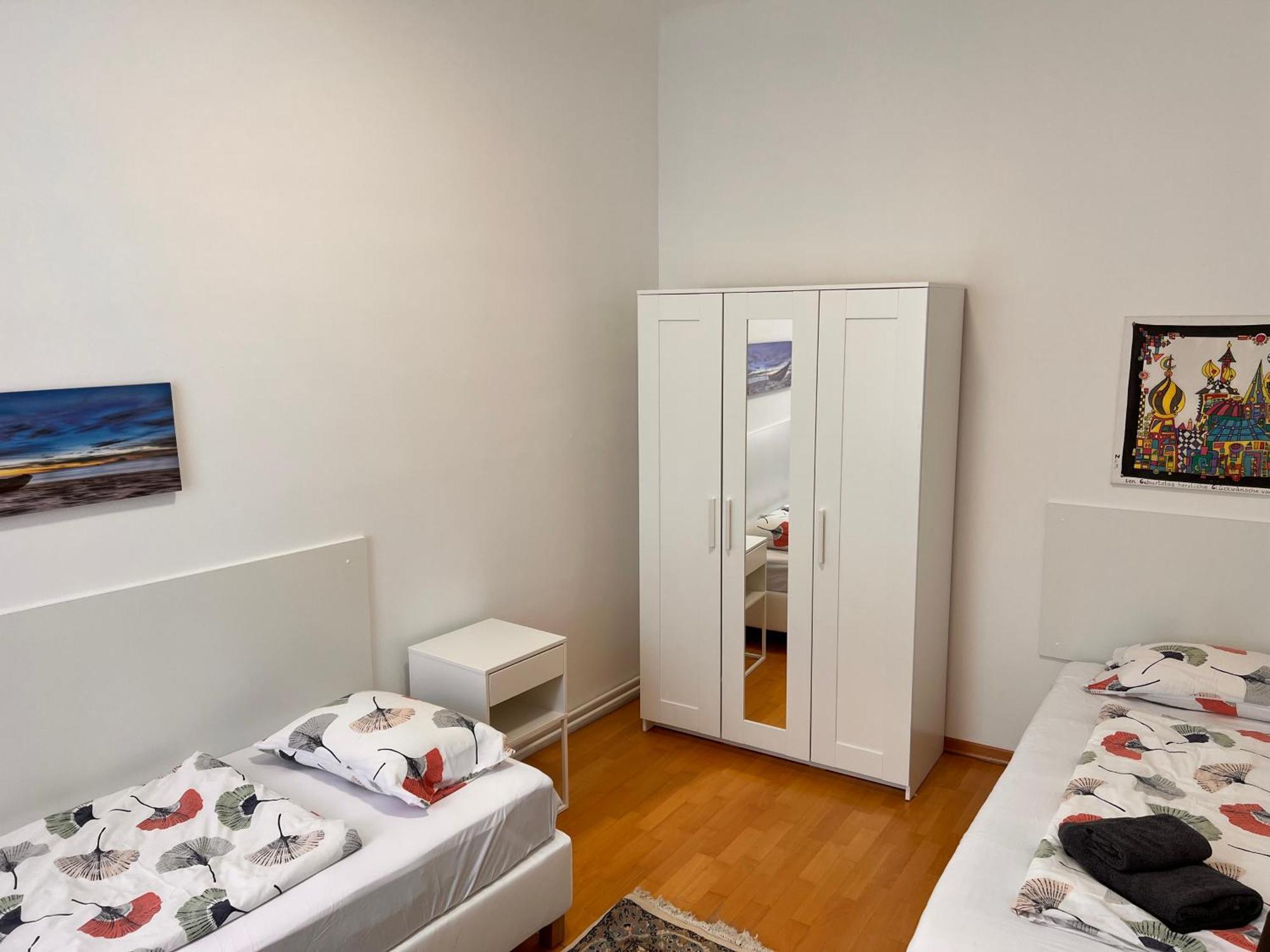 Studio & Apartments Near Reumannplatz Viena Exterior foto